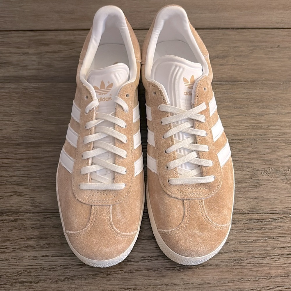 NEW [Adidas] Gazelle Suede Sneakers Shoes Beige/White Men’s 7.5 / Women’s 8.5 - Picture 5 of 13